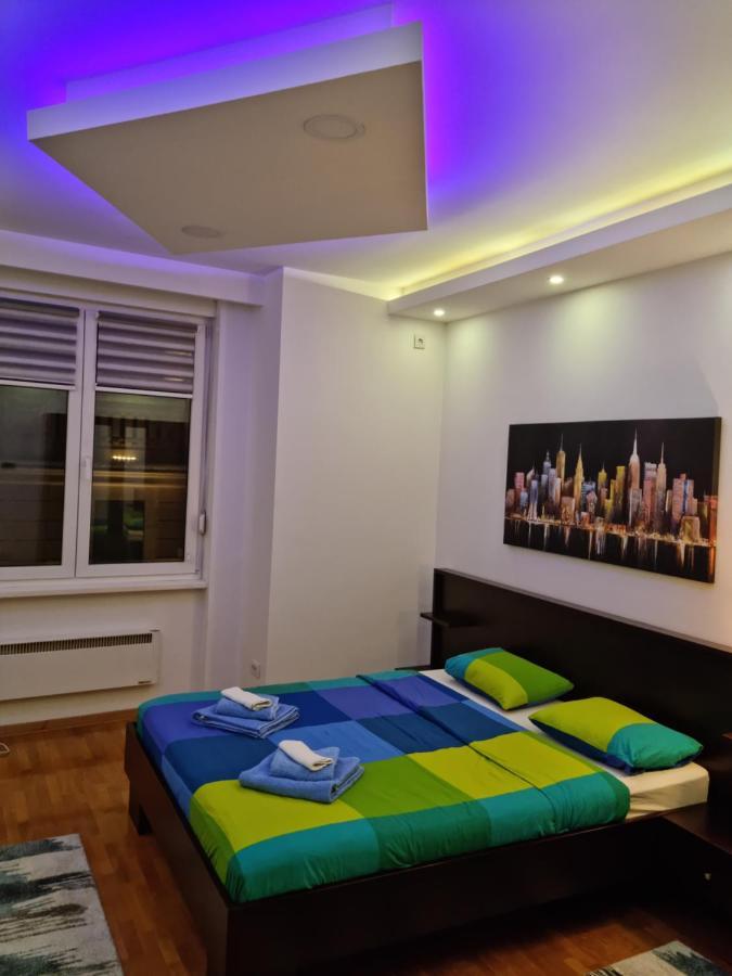 De Luxe Republic Square Apartment Of 100Sqm Белград Екстериор снимка